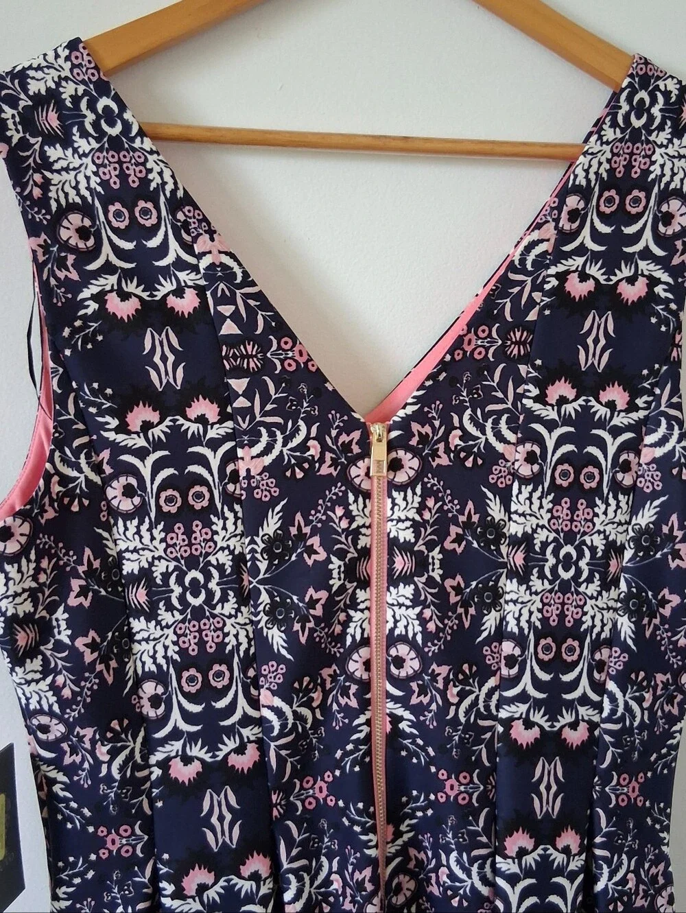 Vince Camuto Dress Size 14 Floral V-Neck Sleeveless Party Dress Fit And Flare
